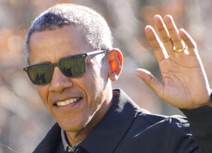 WASHINGTON, DC - JANUARY 3: (AFP OUT) U.S. President Barack Obama waves to the assembled press as he walks, on his family's return to the South Lawn of the White House January 3, 2016 in Washington, DC. The first family is returning from their two week Hawaiian vacation (Photo by Ron Sachs-Pool/Getty Images)
