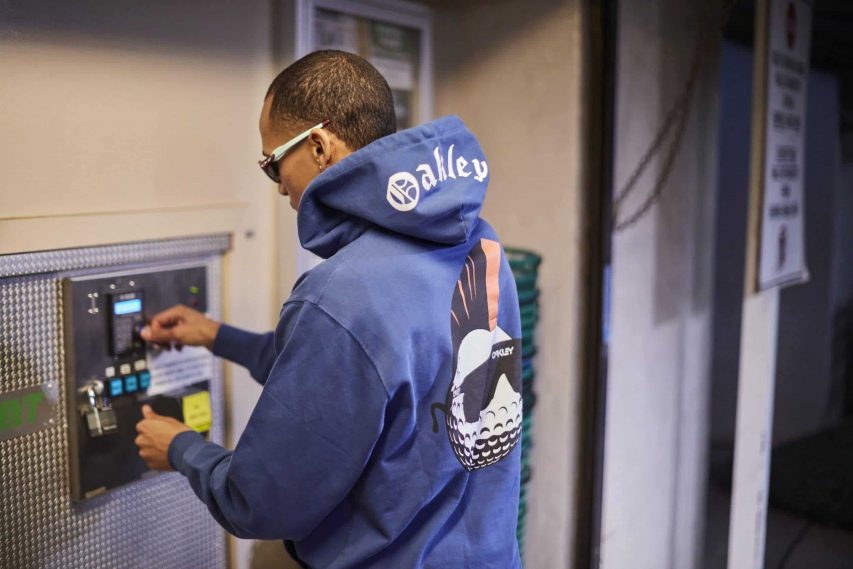 Lo stile OAKLEY incontra il mondo del golf: nasce la collezione THERMONUCLEAR PROTECTION